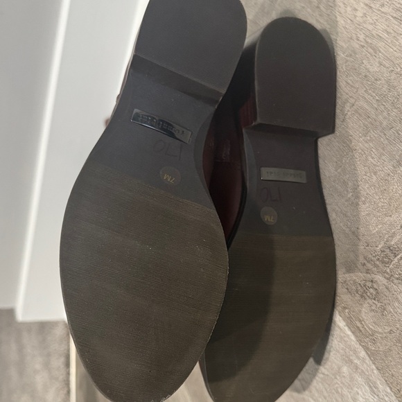 Gianni Bini Rich Brown knee high boot with back detail! - Picture 5 of 7